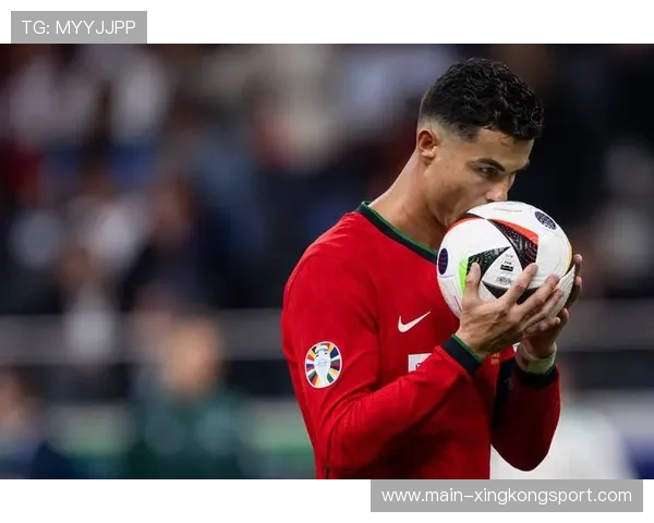 C罗以私厨身份为球员做饭，团队气氛更融洽