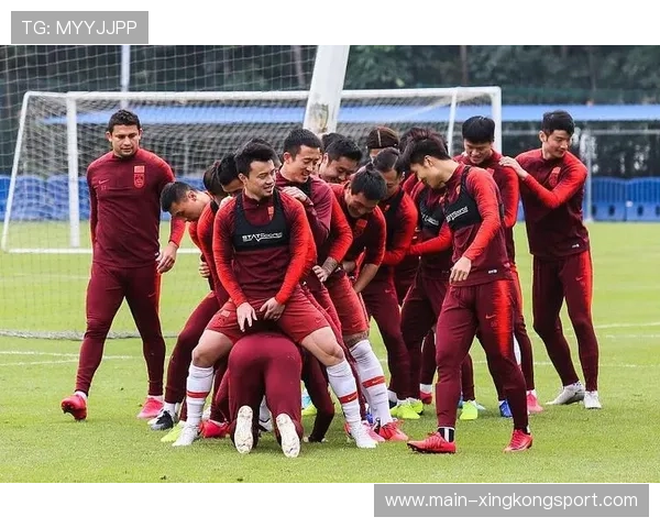 球队在热身赛中试验传球快速转换方案，效果立竿见影