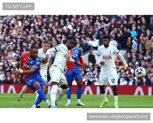 热刺追罗伯逊不放手，利物浦仍在权衡，热刺对利物浦欧冠